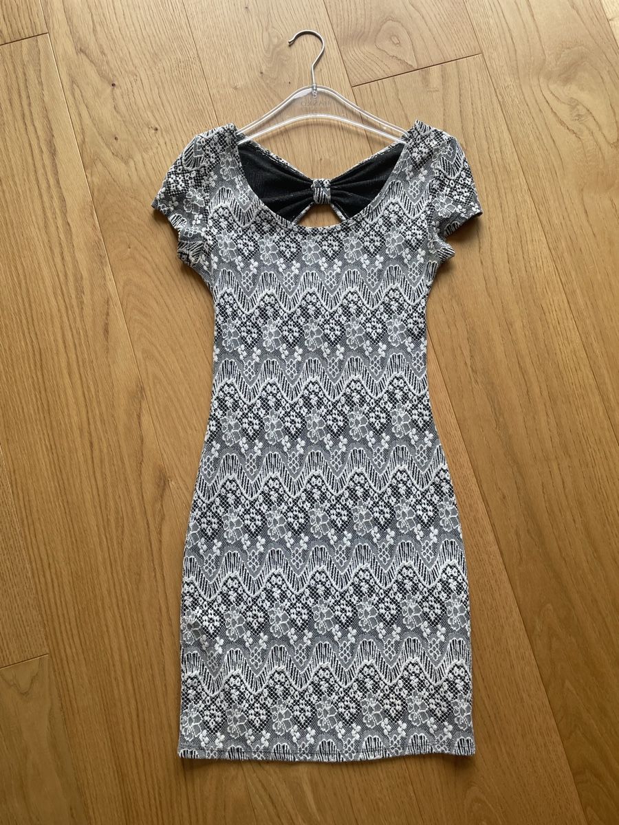 Lotti di vestiti: Sommerkleid mit Rückenausschnitt – Usato da Kilchberg BL venduto da ann_kwk5