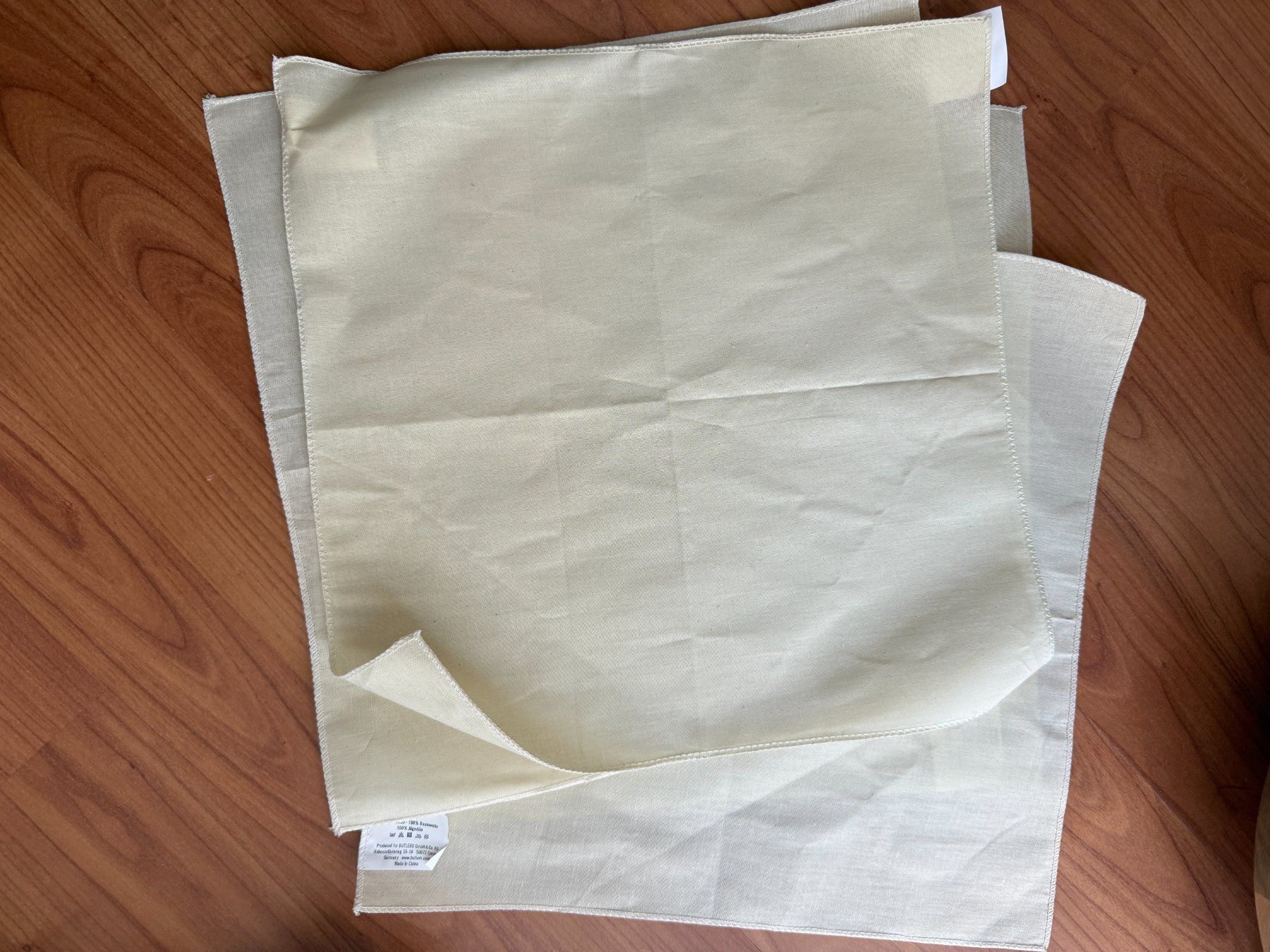 Servietten: Servietten – Neu und originalverpackt aus Wängi von squirrelwoman