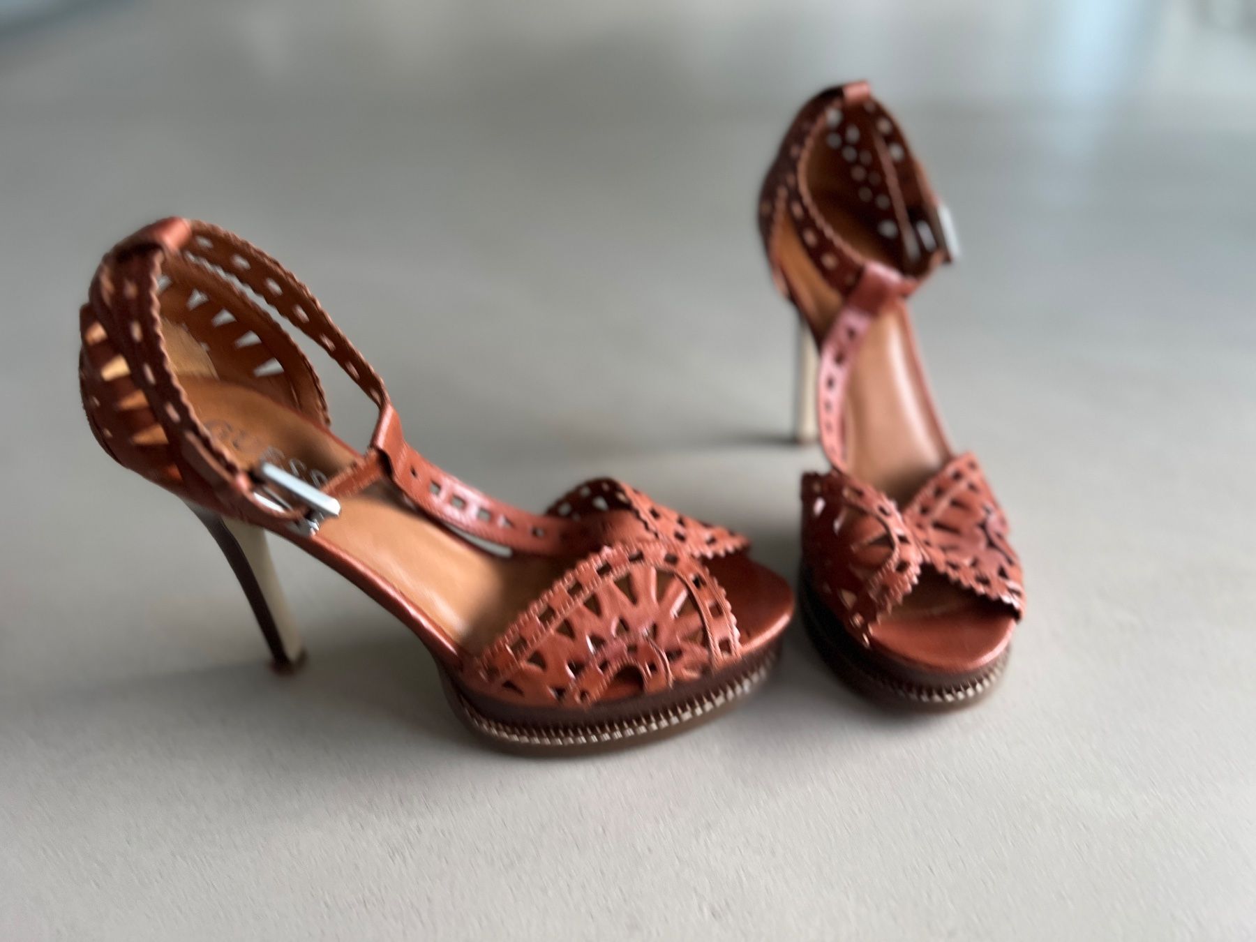 Guess Damenschuhe: Sehr begehrte Guess Plateau Pumps – Neu (gemäss Beschreibung) aus Schaan von Poltera 3