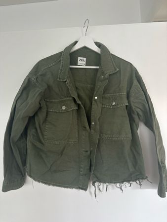 Zara Jacke Khaki Grösse S im Used Look Frühling 2024