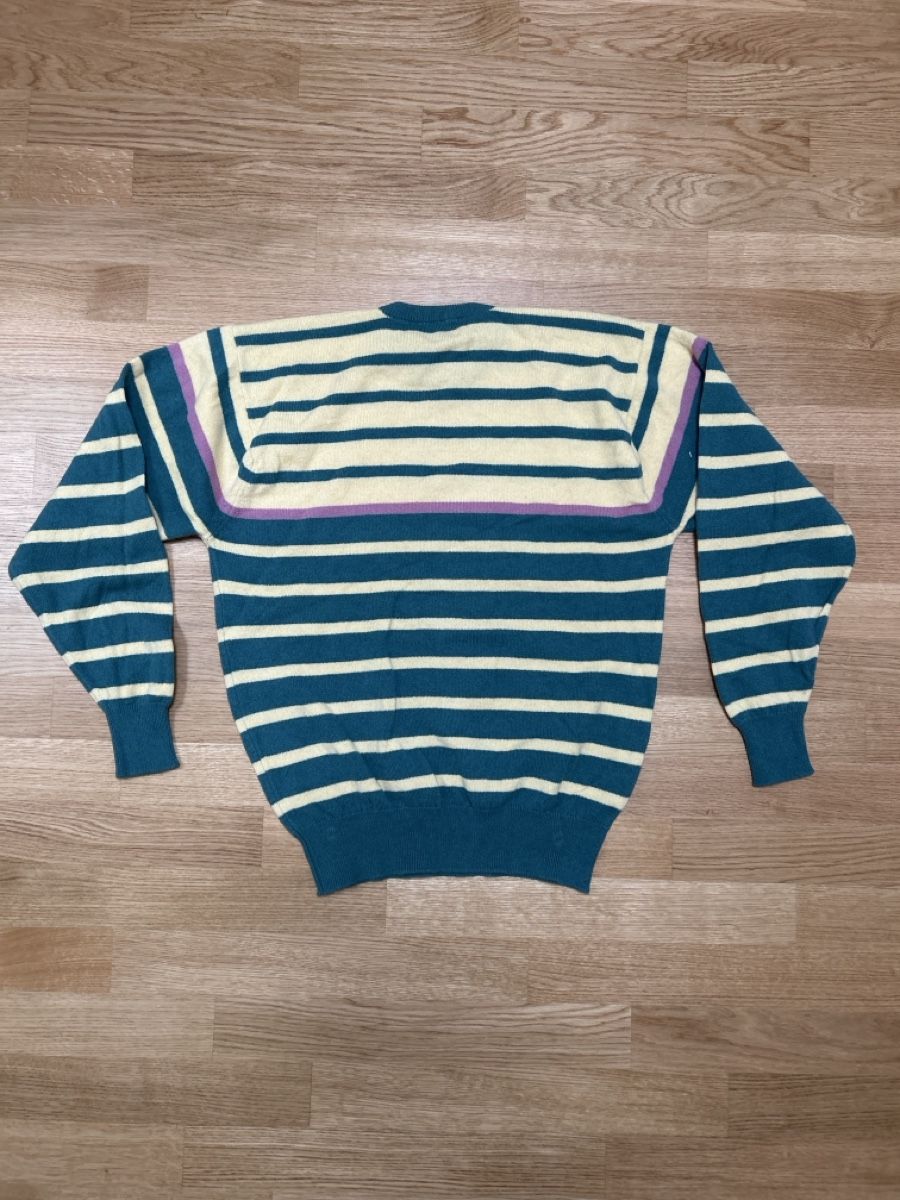 Pullover & Sweatshirts: Pullover gestreift Grösse M mit Brustlogo – Gebraucht aus Luzern von ThrowbackVintage 2