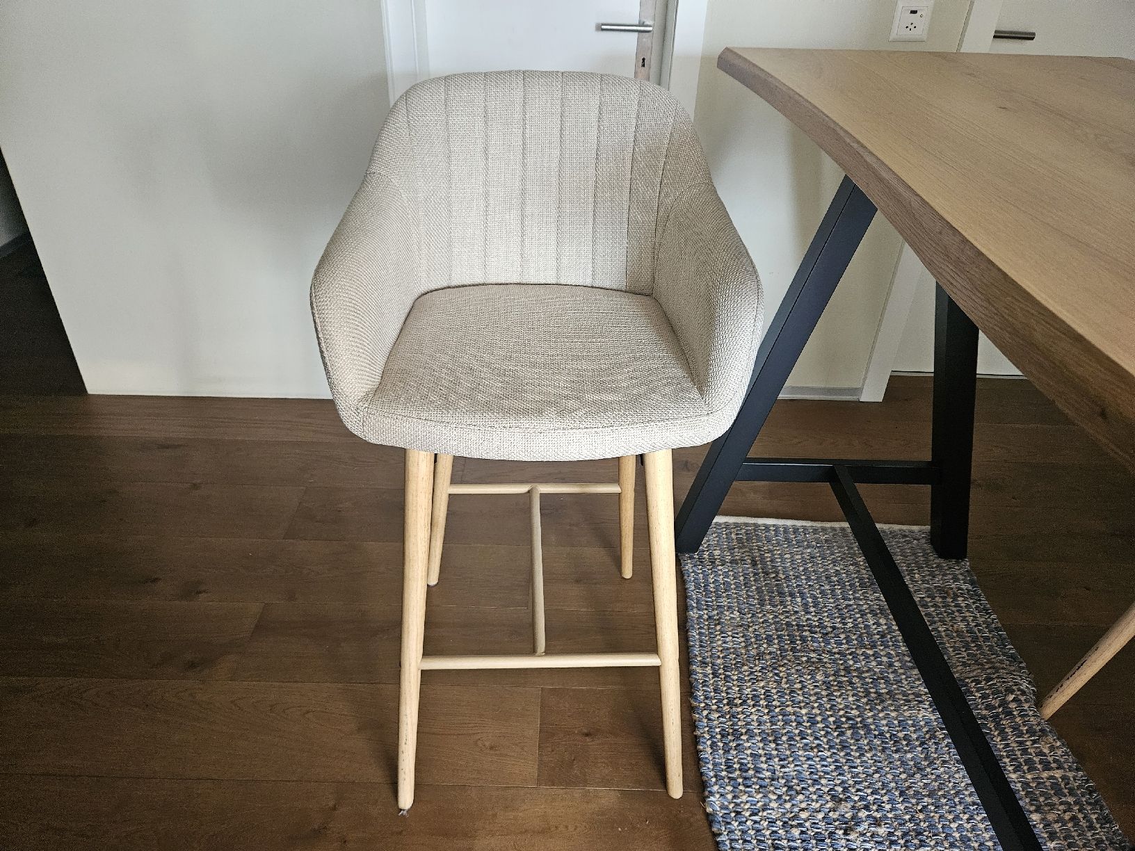 Set di tavolo e panche: Table de bar et ses deux chaises – Usato da Lengnau BE venduto da chouby01 1