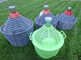 Korbflaschen, Glas, verschiedene Varianten