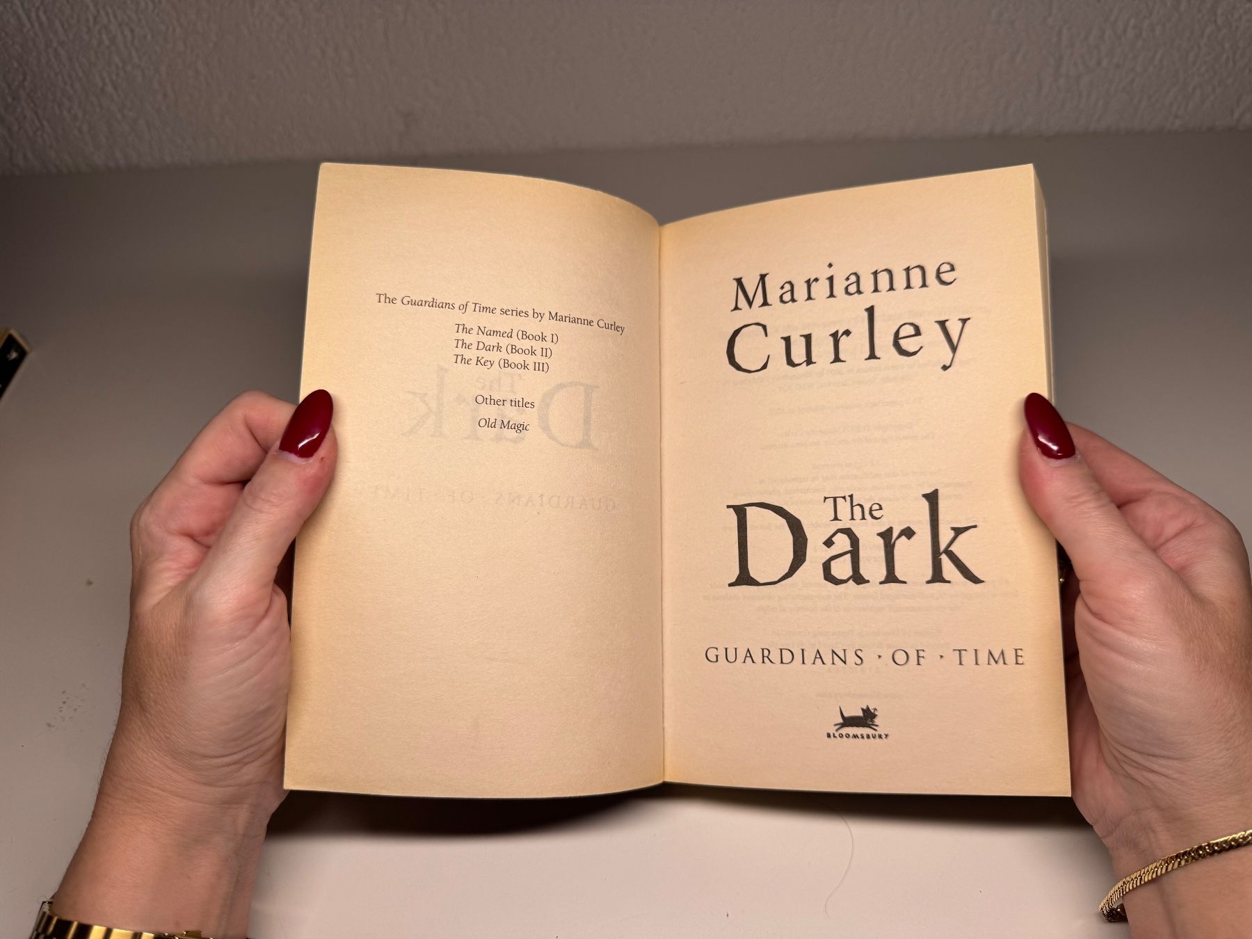Libri: NOVEL: Marianne Curley, The Dark – Usato da Grosswangen venduto da English_books 2