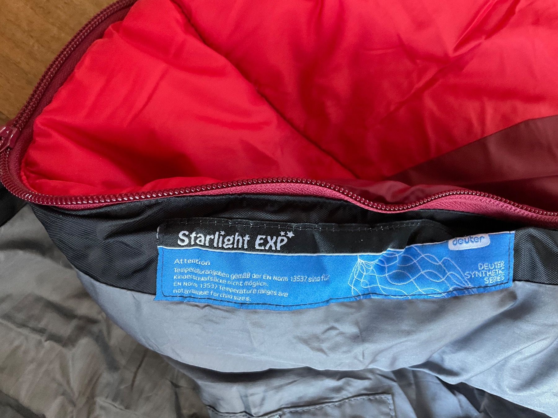 Schlafsäcke: Deuter Junior, rot, mitwachsender Schlafsack, Starligth – Gebraucht aus Wattwil von Marlan3 3