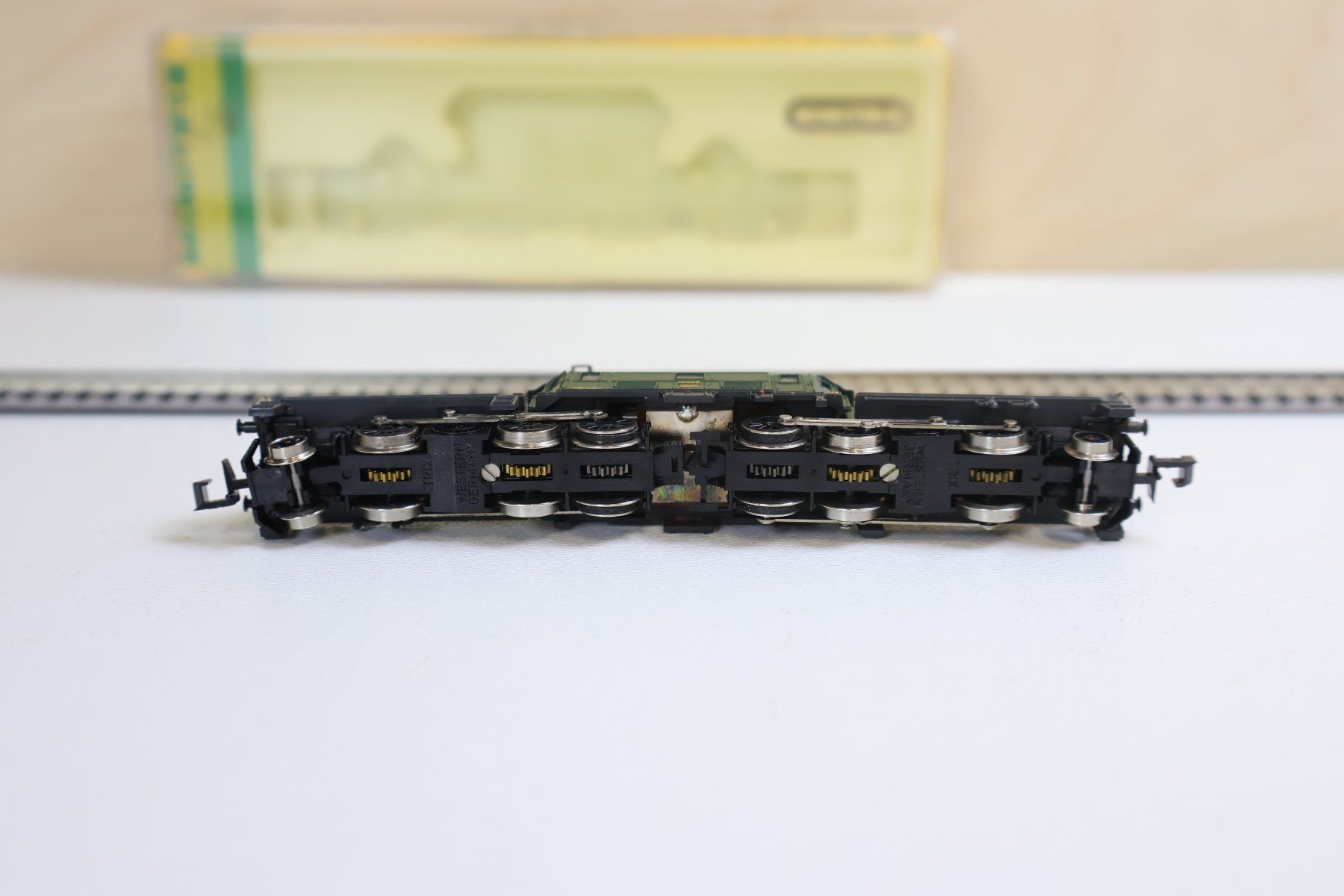 Trix Modelleisenbahnen: Minitrix SBB Krokodil "grün" E-Lok 2926 - mit OVP – Defekt aus Winterthur von Monstera 6