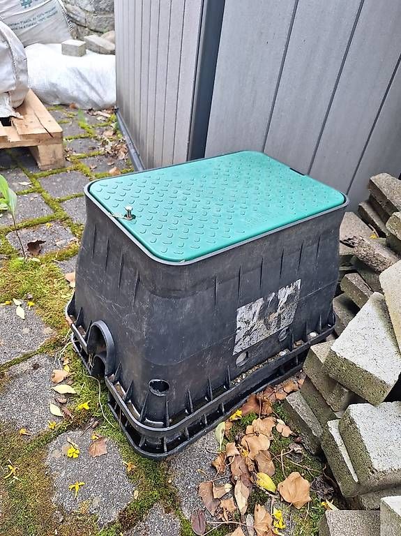 Box contenitori: 2 Gardena Ventilschächte gross – Usato da Birmenstorf AG venduto da fiba12