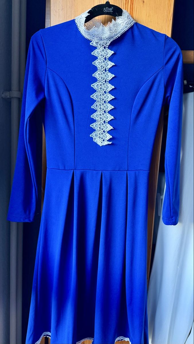 Kleider: Robe bleu avec dentelle blanche – Neu und originalverpackt aus Carouge GE von orc_88rq 3
