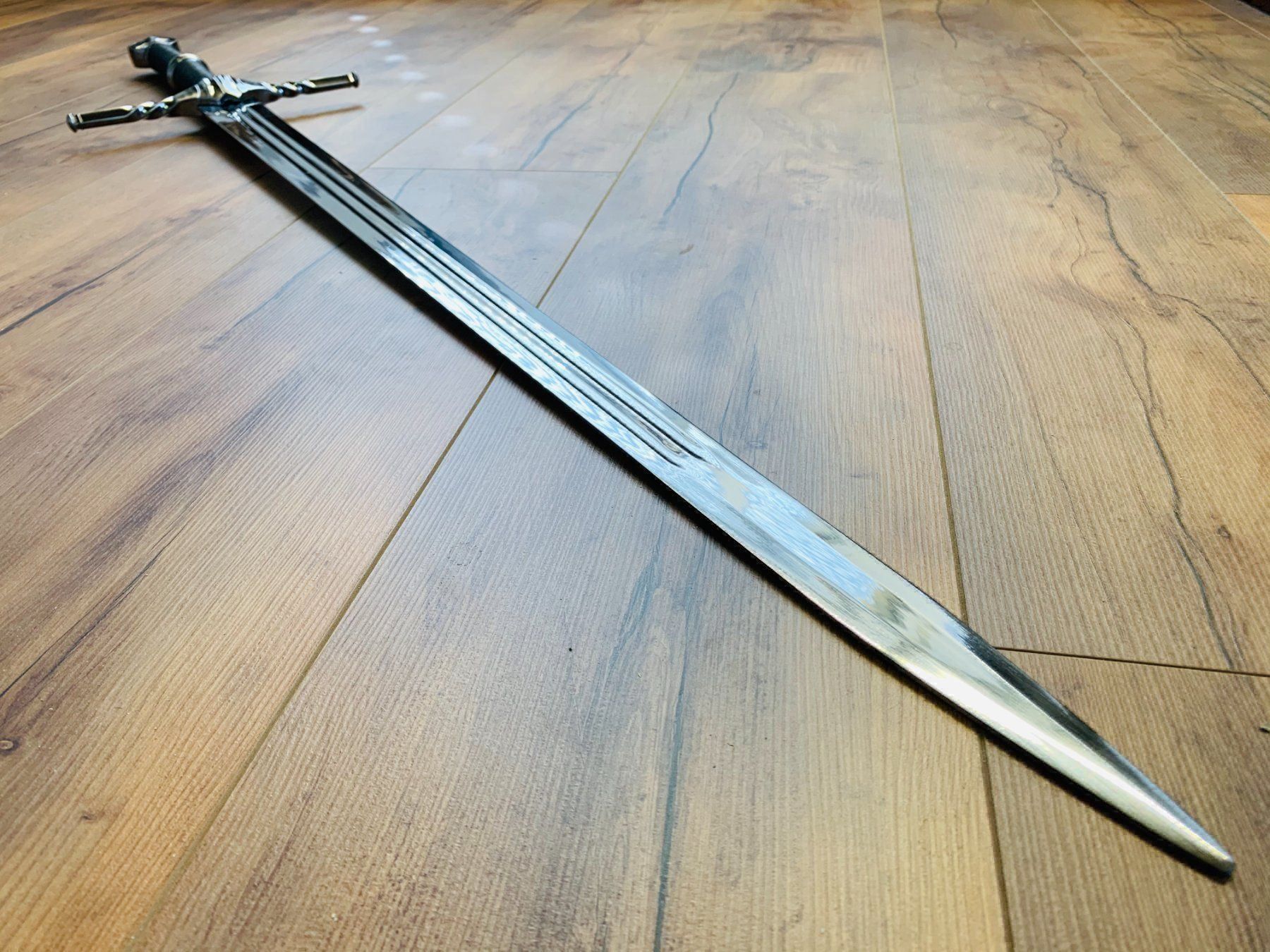 Altre raccolte & rarità: The Witcher Hunt SCHWERT Stahl 130cm – Nuovo e nell'imballaggio originale da Bergdietikon venduto da shopAgent 5