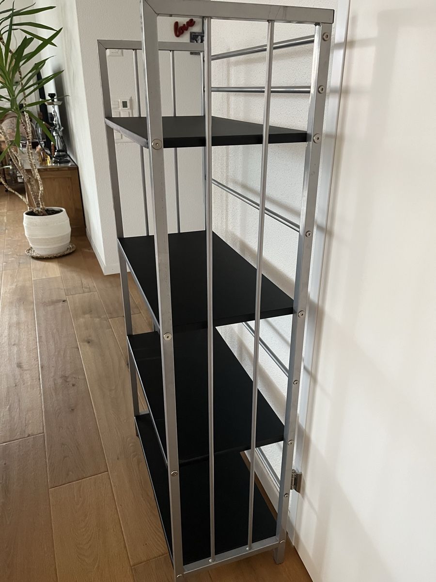 Scaffali: Robustes Metallregal mit 4 Tablar – Usato da Hunzenschwil venduto da Padruz 2
