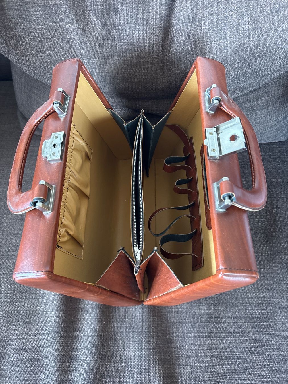 Valigie: Kleiner Koffer Vintage – Usato da Genève venduto da Livsonman 2