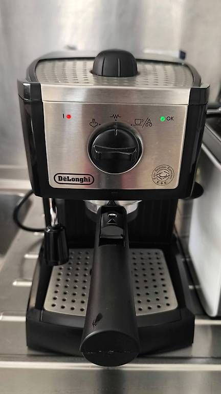 Macchine per caffè & Macchine per espresso: DeLonghi EC156.B Espressomaschinegebraucht, funktionsfähig – Usato da Pully venduto da shulgin788 1