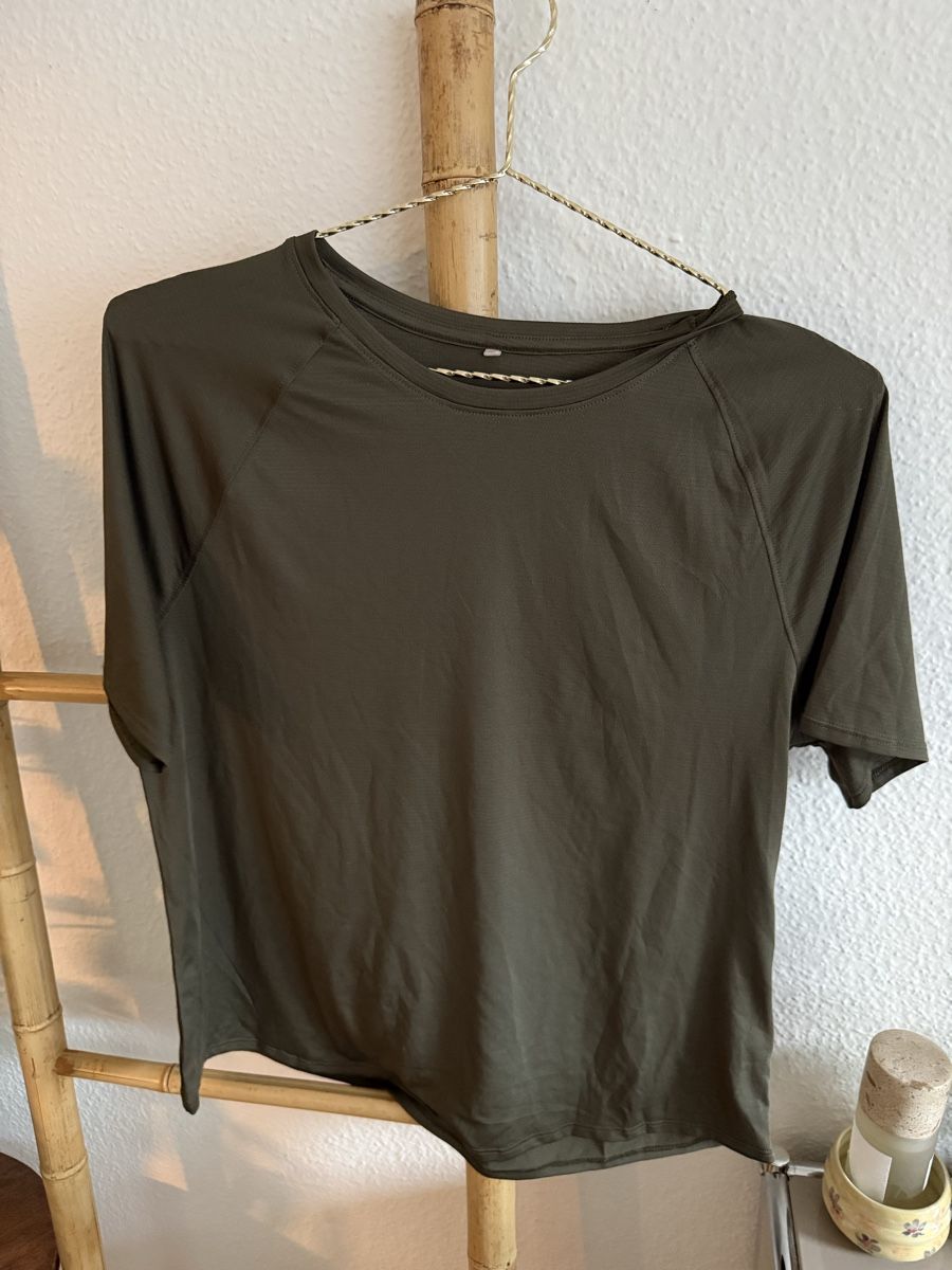 H&M T-Shirts: Sportshirt Gr. M H&M – Neu (gemäss Beschreibung) aus Meilen von NHirs96