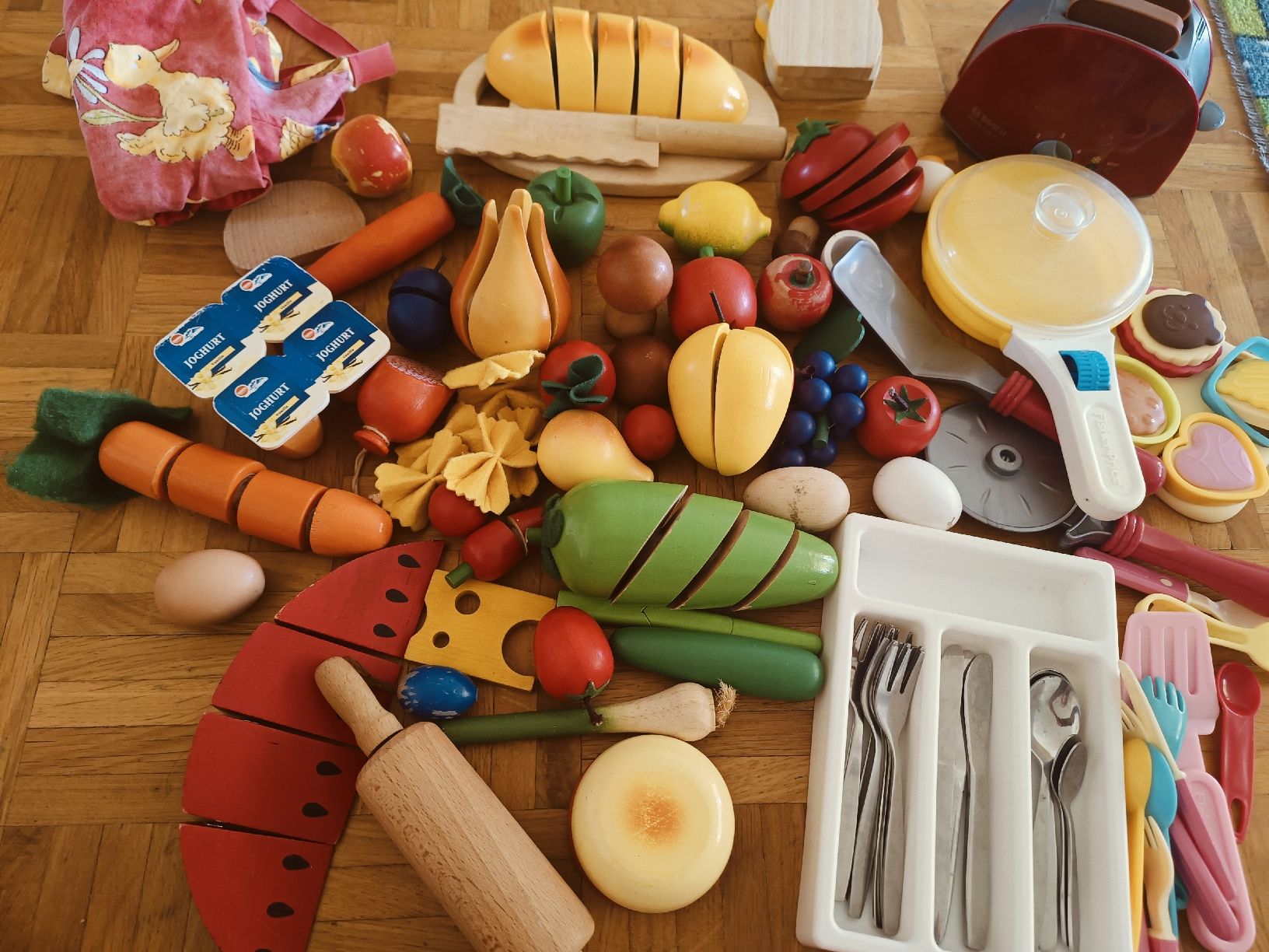 Jouets: Diverse Holz Spielfrüchte und Allerlei – D'occasion à Therwil par Lali1921 1