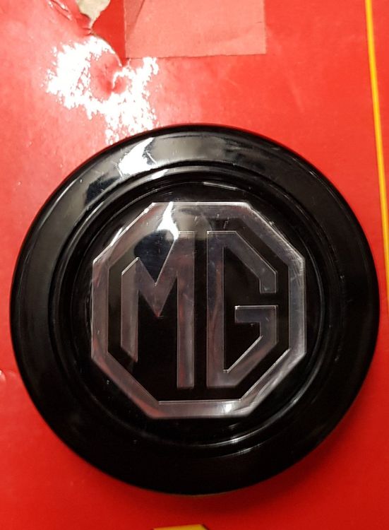 Hupenknopf Momo mit MG Logo