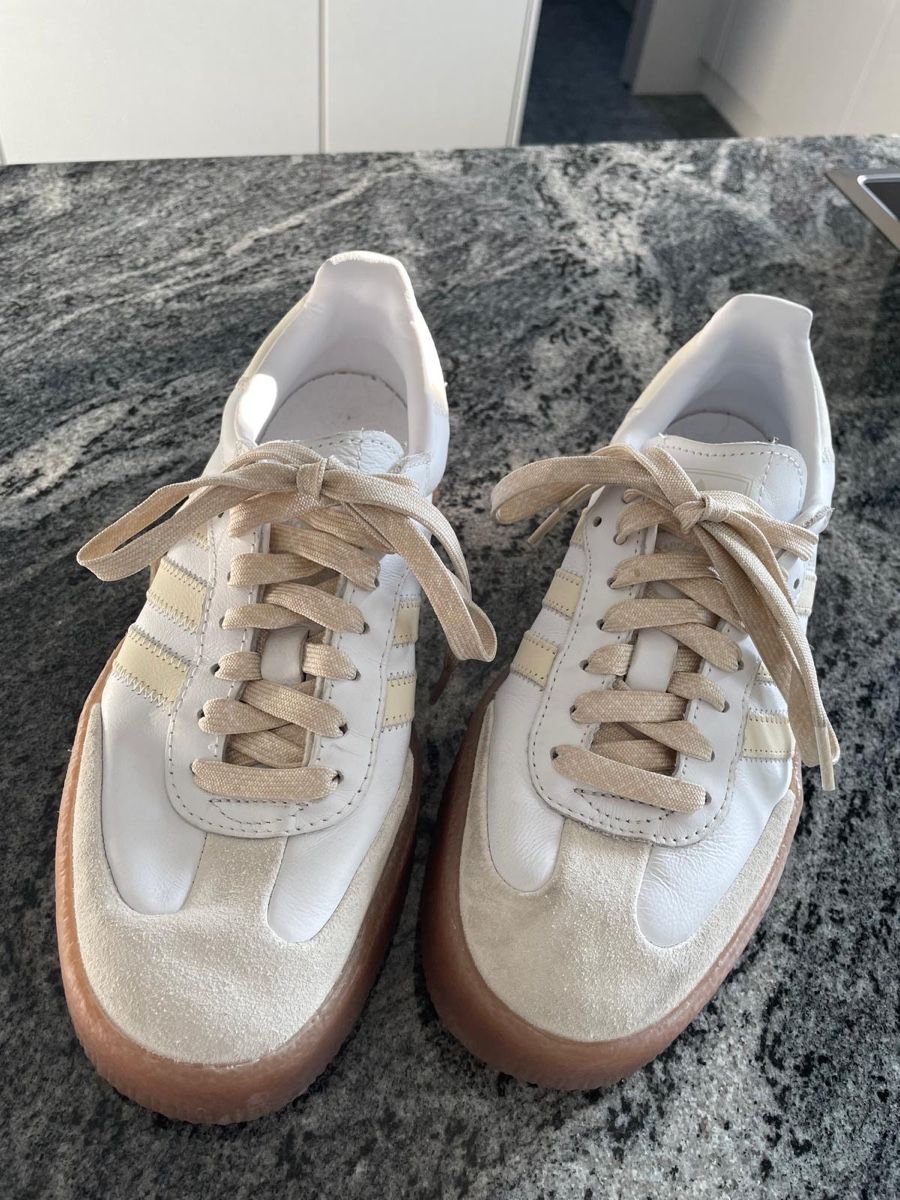Adidas Damenschuhe: Adidas Sneakers, Gr. 38 – Gebraucht aus Zürich von Giulia033
