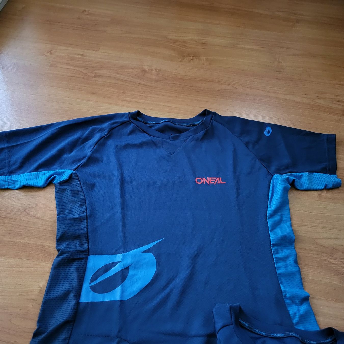 T-shirt: Veloshirt – Usato da Lostorf venduto da Benidomi1 1