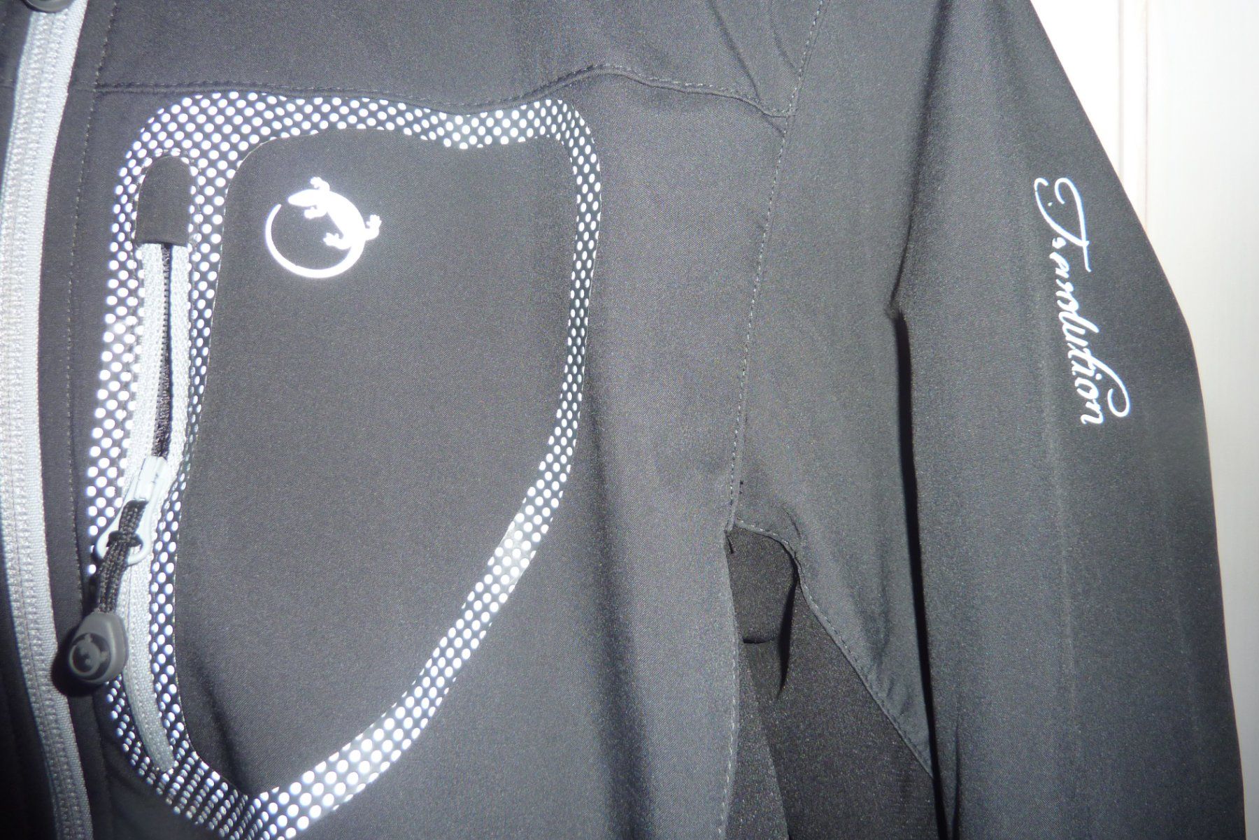 Trevolution Giacche: Trevolution,Softshell,Jacke, Grösse 40, grau/schwarz – Usato da Lausen venduto da akira003 1