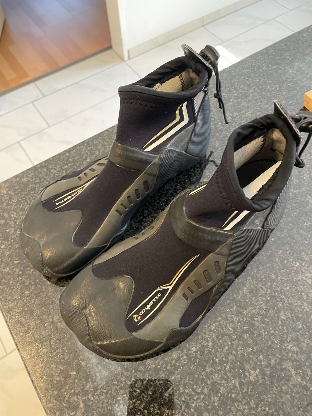 Mystic Herrenschuhe: Neoprenschuhe Mystic Grösse 40 – Gebraucht aus Muri AG von Silvan_St1