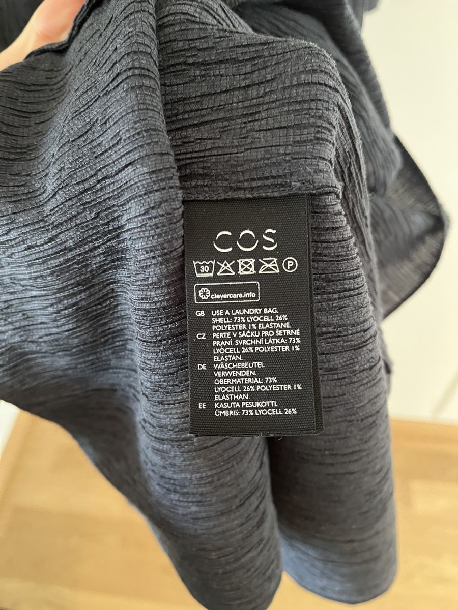Cos Vestiti: COS / Plisseekleid – Usato da Zürich venduto da cat.iac 2