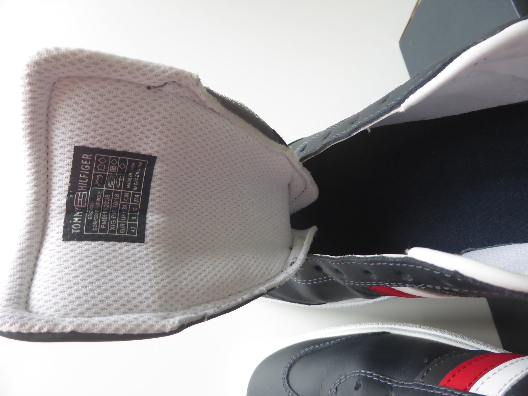 Tommy Hilfiger Scarpe da uomo: Schuhe  - Sneaker Tommy Hilfiger Gr. 43 – Usato da Trimmis venduto da bergamo10 2