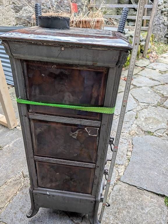 Stufe caminetto: Regalo pigna stufa a legna da restaurare  – Usato da Verscio venduto da tig_jg9j 2