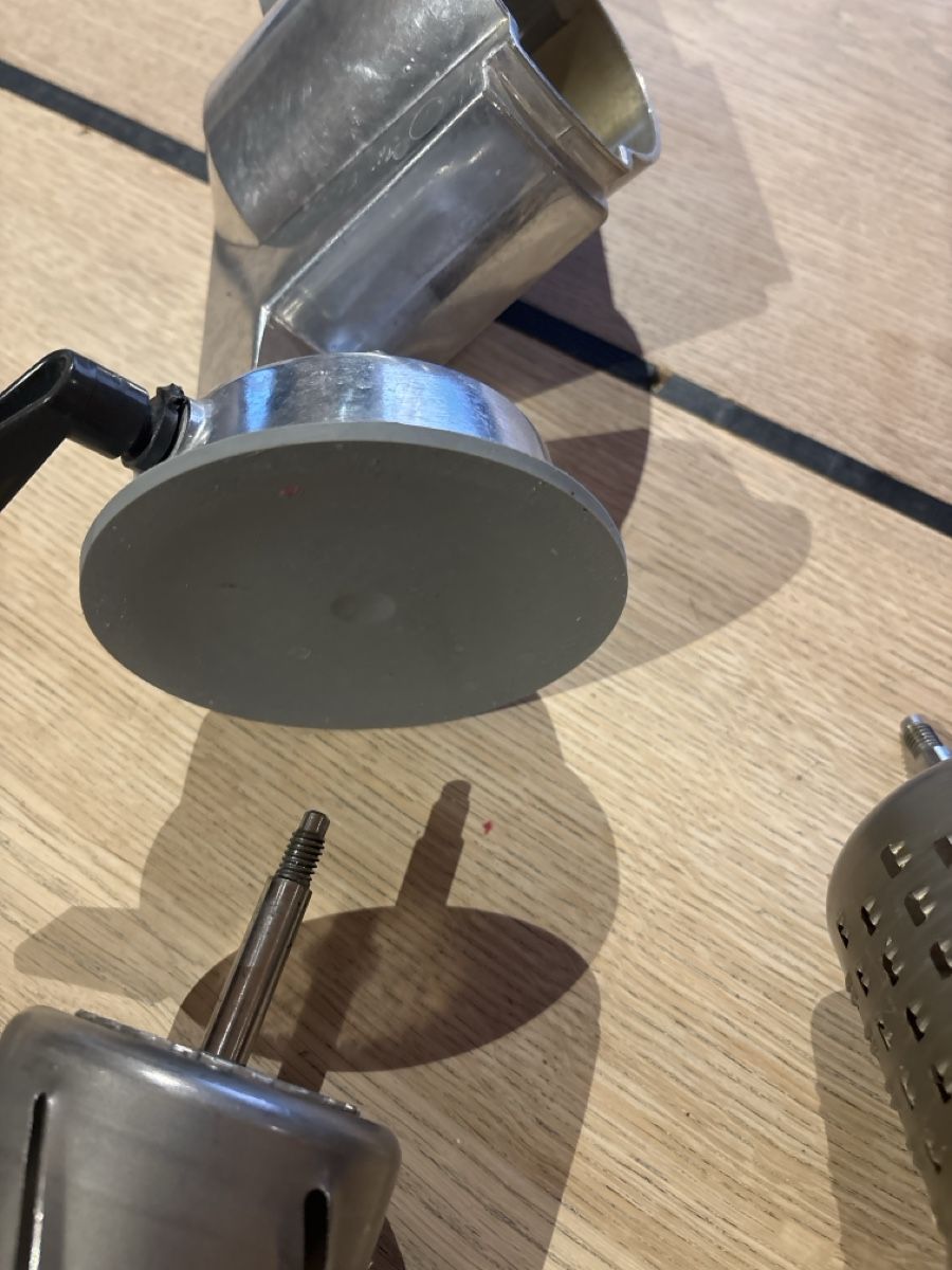 Zyliss Appareils de cuisine: Zyliss Haushalt Raffel – D'occasion à Pany par stuf3 5