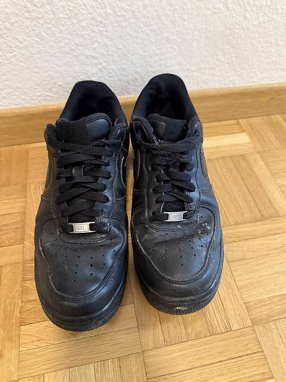 Scarpe da uomo: NIKE AIR FORCE 1 LOW BLACK – Usato da Winterthur venduto da fij_f65r