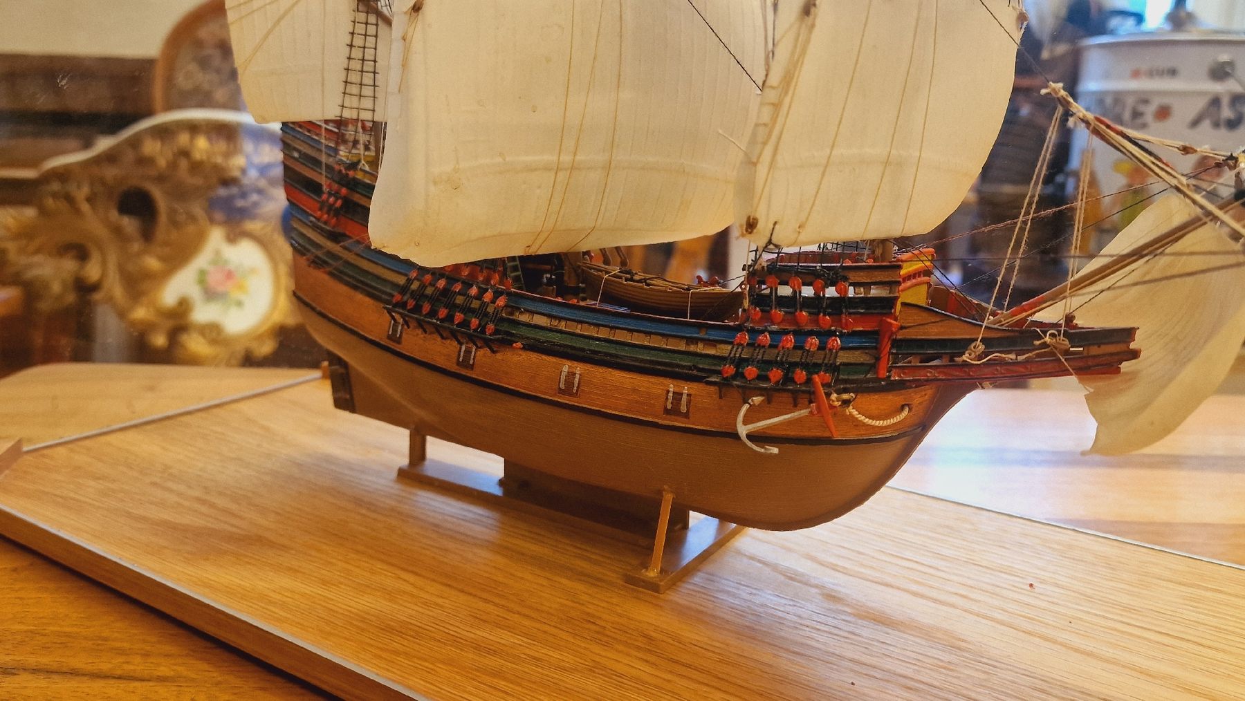 Kit di modellismo & Modellini statici: Schiffsmodell Mayflower mit Vitrine – Usato da BERN venduto da Intarsia 5