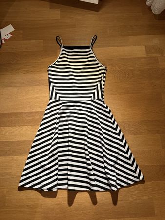 Sommerliches, gestreiftes Kleid, ideal für den den Sommer!