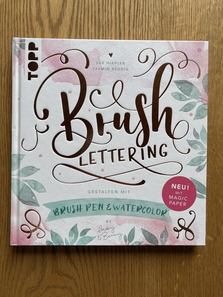 Bücher: Buch Brush Lettering mit Magic Paper – Neu (gemäss Beschreibung) aus Bühler von Rofos
