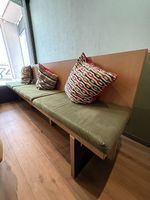 Sitzbank aus Holz 260x50 cm inkl. Polster & Kissen