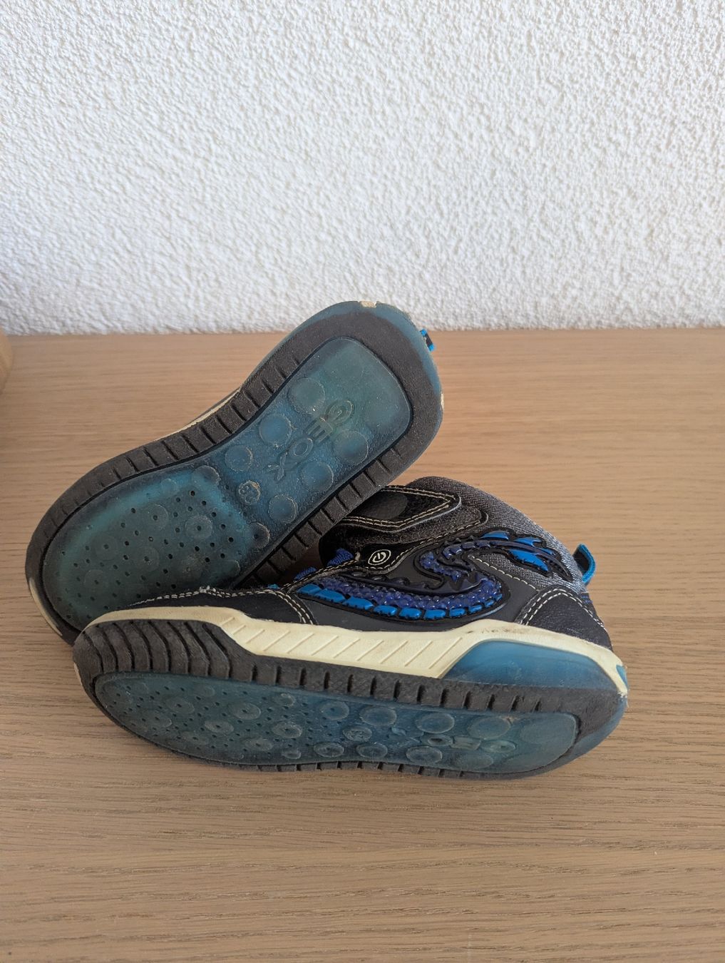 Geox Scarpe per ragazzi: Kinder Geox Schuhe Gr.26 – Usato da St. Gallen venduto da Mosaika 4