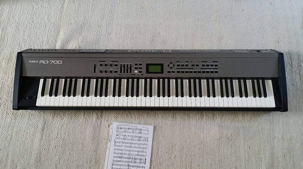 Roland Strumenti musicali: Roland RD-700  Piano de scène professionnel – Usato da Montpreveyres venduto da top_gun5025