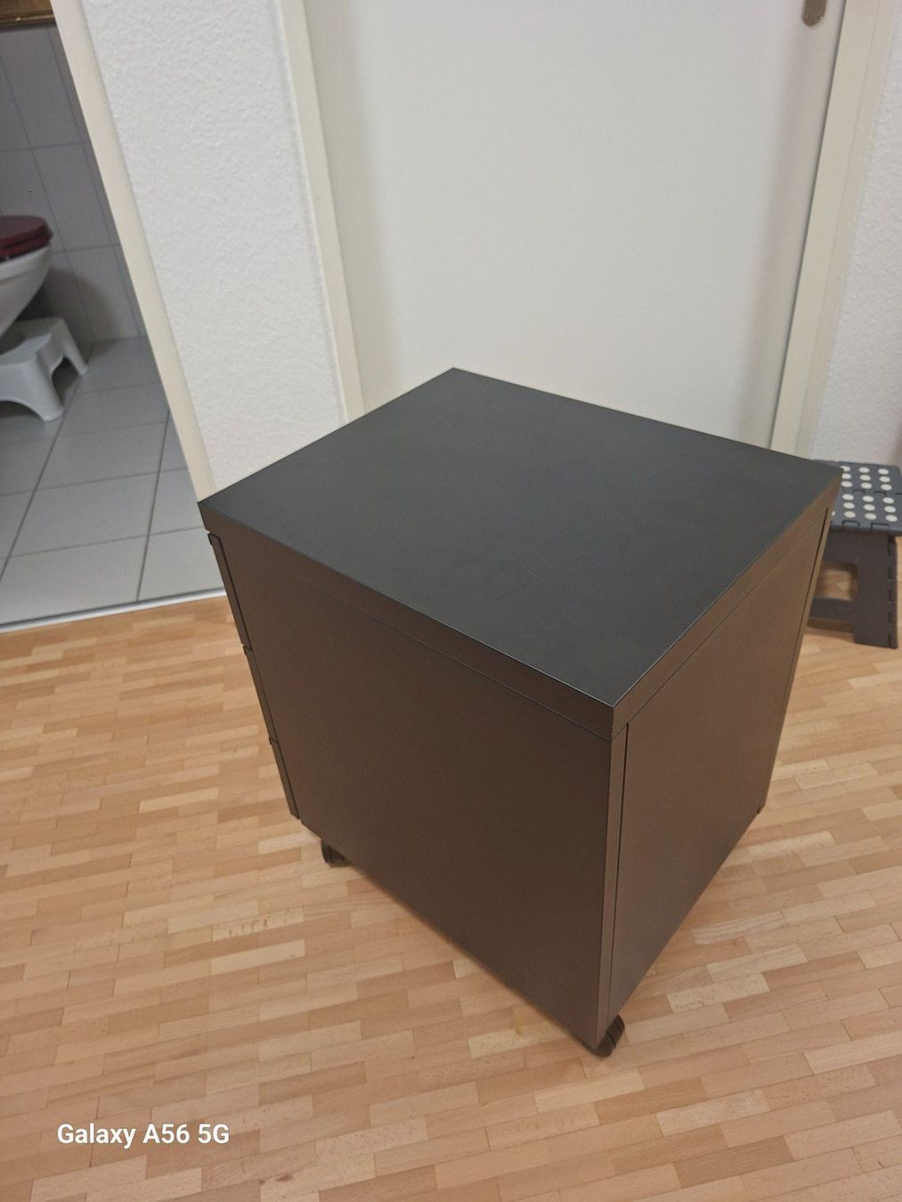 Korpus: Schwarzer Büro Rollcontainer mit 3 Schubladen & Schloss – Gebraucht aus Basel von val_y6qv 4