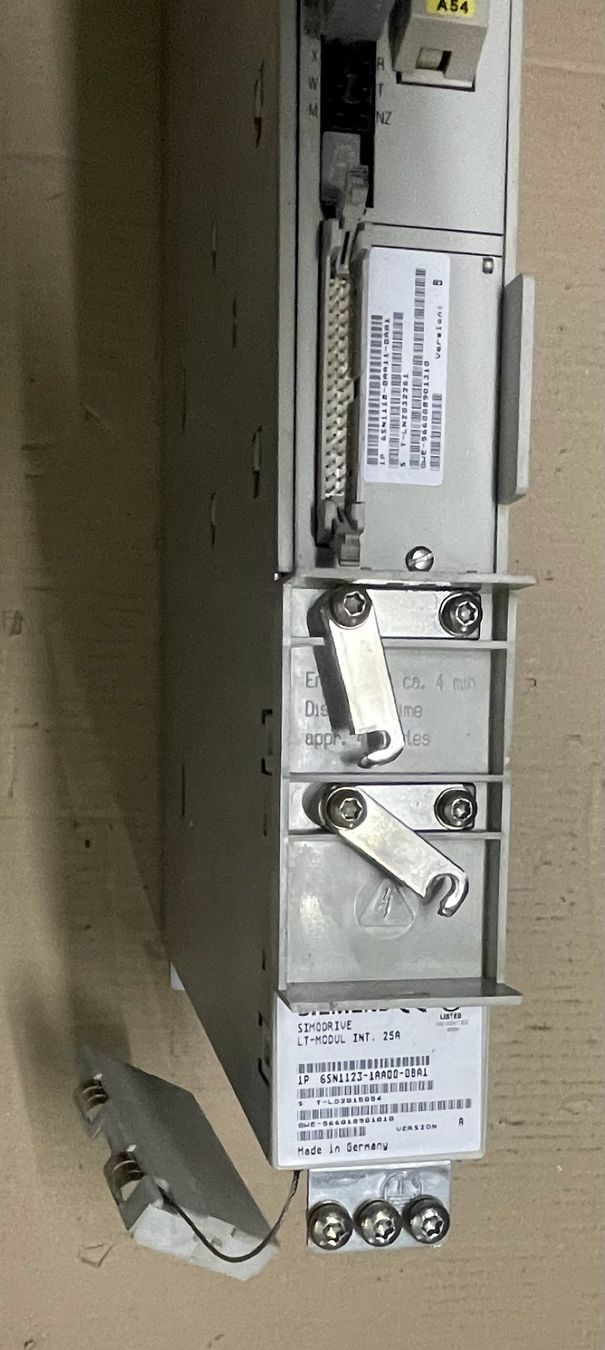 Siemens Elektronikbauteile: Siemens Simodrive Leistungsmodul & Einachsvorschubregelung – Gebraucht aus Sins von 3985schluckti