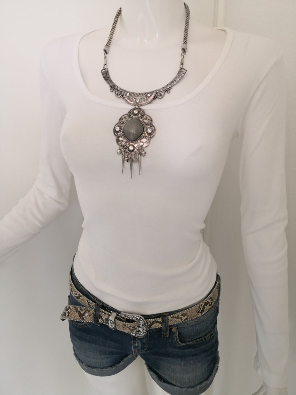 Mango T-Shirts: 🤩MANGO LANGARM T-SHIRT WEISS – Gebraucht aus Olten von Naja-Twins-Twins 4