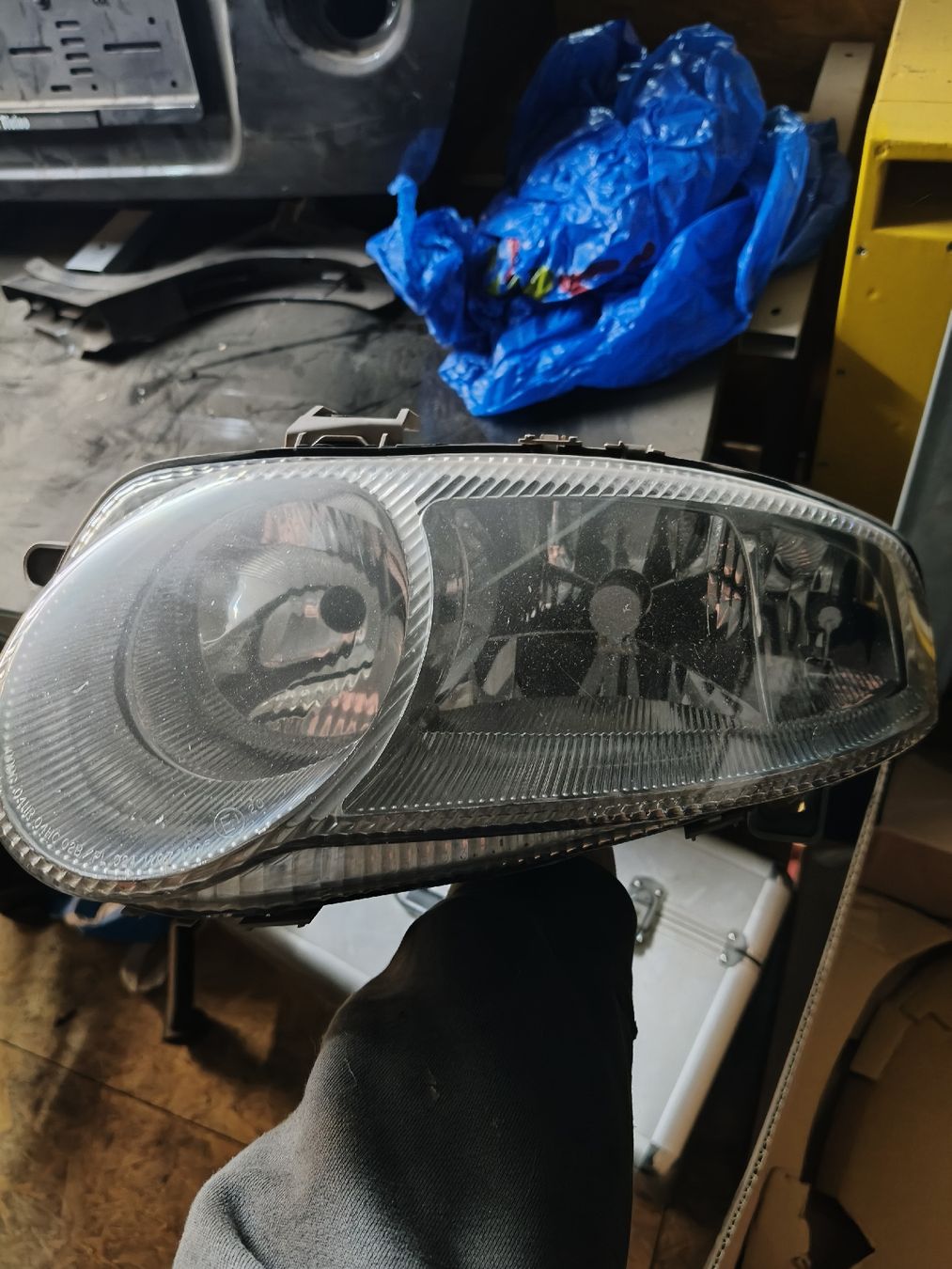 Fari: Alfa Romeo 147 Scheinwerfer – Usato da Roggwil BE venduto da 8kwleon