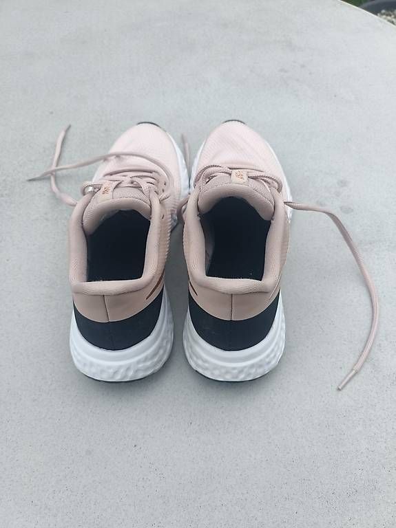 Nike Scarpe da donna: NIKE Schuhe (Revolution 5) – Usato da Strengelbach venduto da sas_rkr5 2