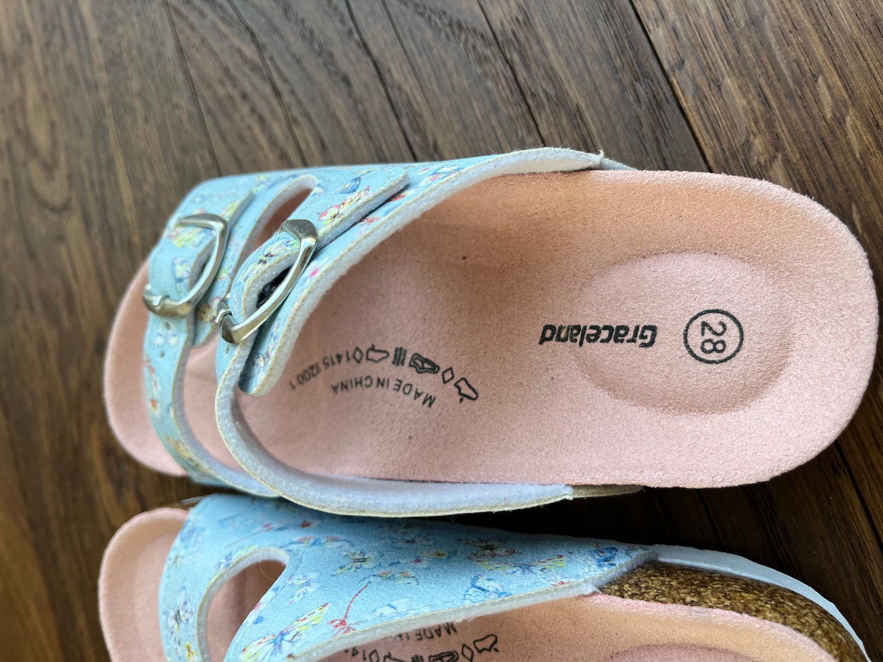 Graceland Schuhe für Mädchen: Sandalen Pantoletten Gr. 28 Mädchen Schuhe – Gebraucht aus Affoltern am Albis von Blackrhythm 3