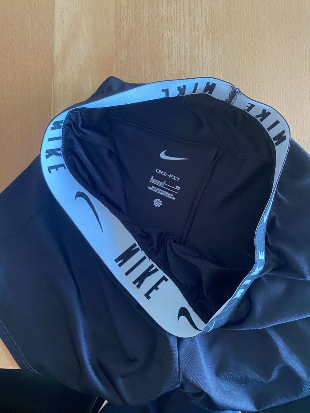 Nike Pantaloni: Short de sport Nike 128-137cm – Usato da Delémont venduto da Petitlutin 2