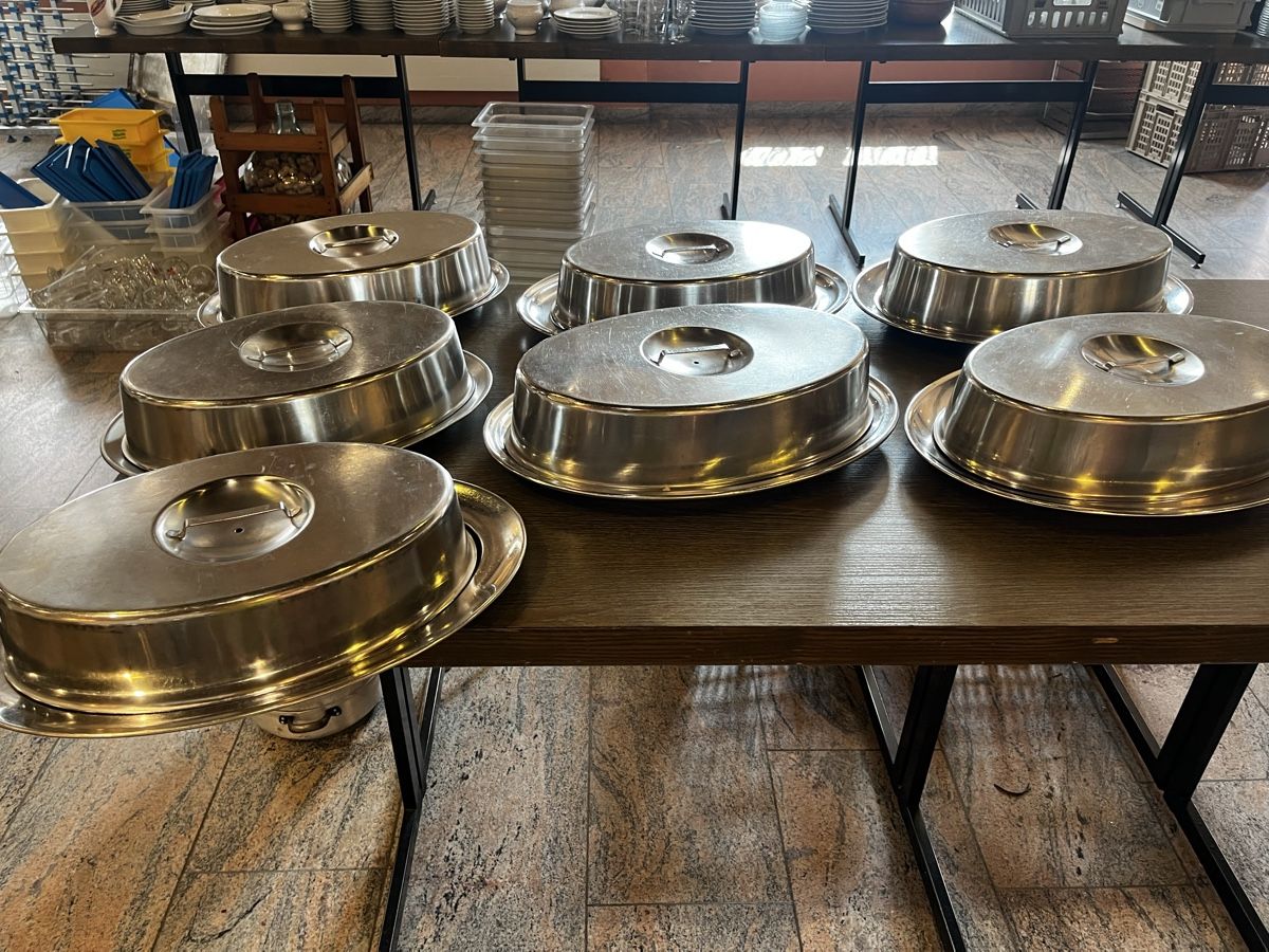 Elettrodomestici da cucina: 7 Chromstahl Anrichteplatten mit Deckel – Usato da Dittingen venduto da Cervolino77