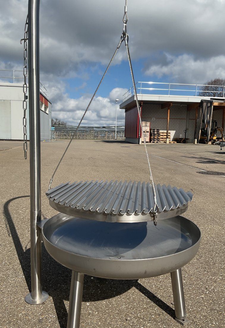 Griglie: Galgen-Grill Chromstahl 60cm – Nuovo (secondo la descrizione) da Niederdorf venduto da DieMetallbauer 2