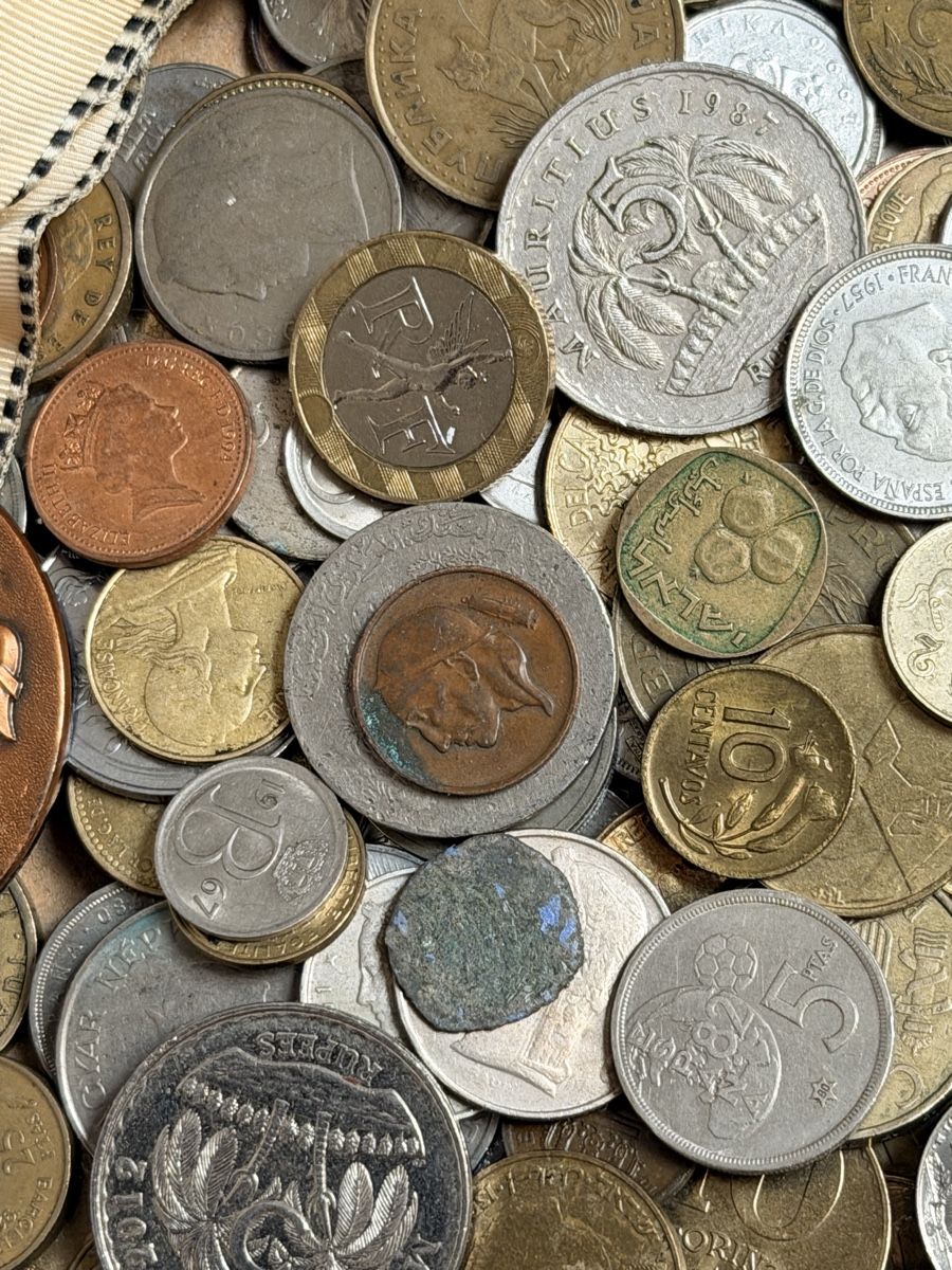 Tutti le monete: Monnaie du monde divers 3kg  – Usato da La Tour-de-Trème venduto da Ahamaya 1