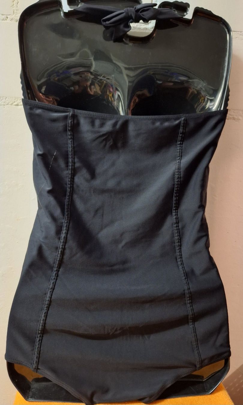 Costumi da bagno & Bikini: Skull Badekleid / EMP Grösse L / Neckholder schwarz – Usato da Muri AG venduto da Edlerweiss 4
