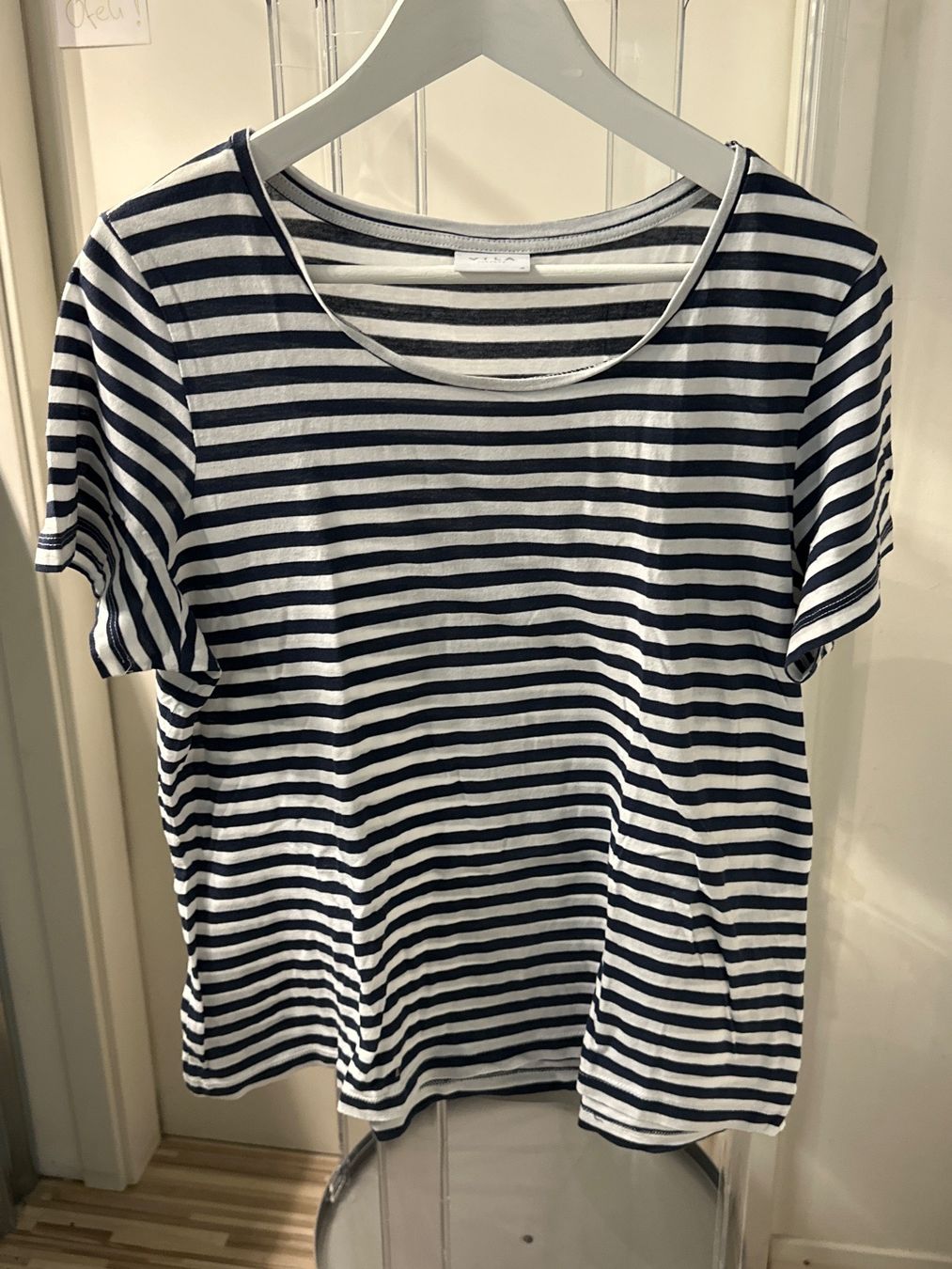 Vila T-Shirts: Shirt der Marke VILA Grösse M – Gebraucht aus Bettwiesen von Relux1