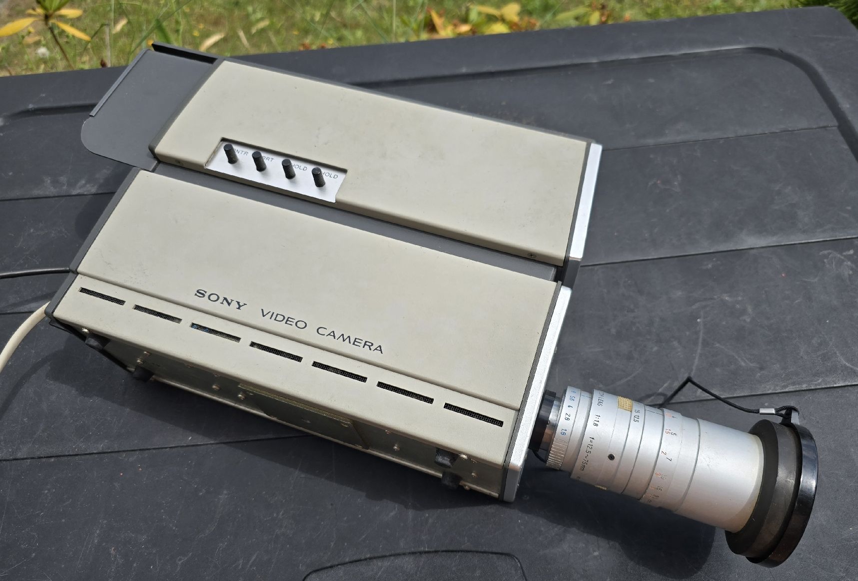 Sony Fotocamera: SONY AVC-3200CE Video Camera Vintage gebraucht. – Difettoso da Walkringen venduto da Vanuca