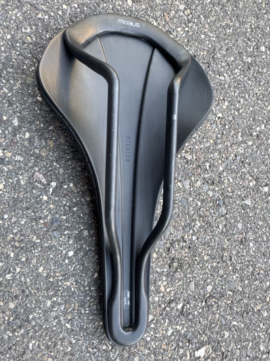 Fizik Pezzi di ricambio: Fizik versus evo adaptive regular Sattel  – Usato da Zürich venduto da MJA4657 1