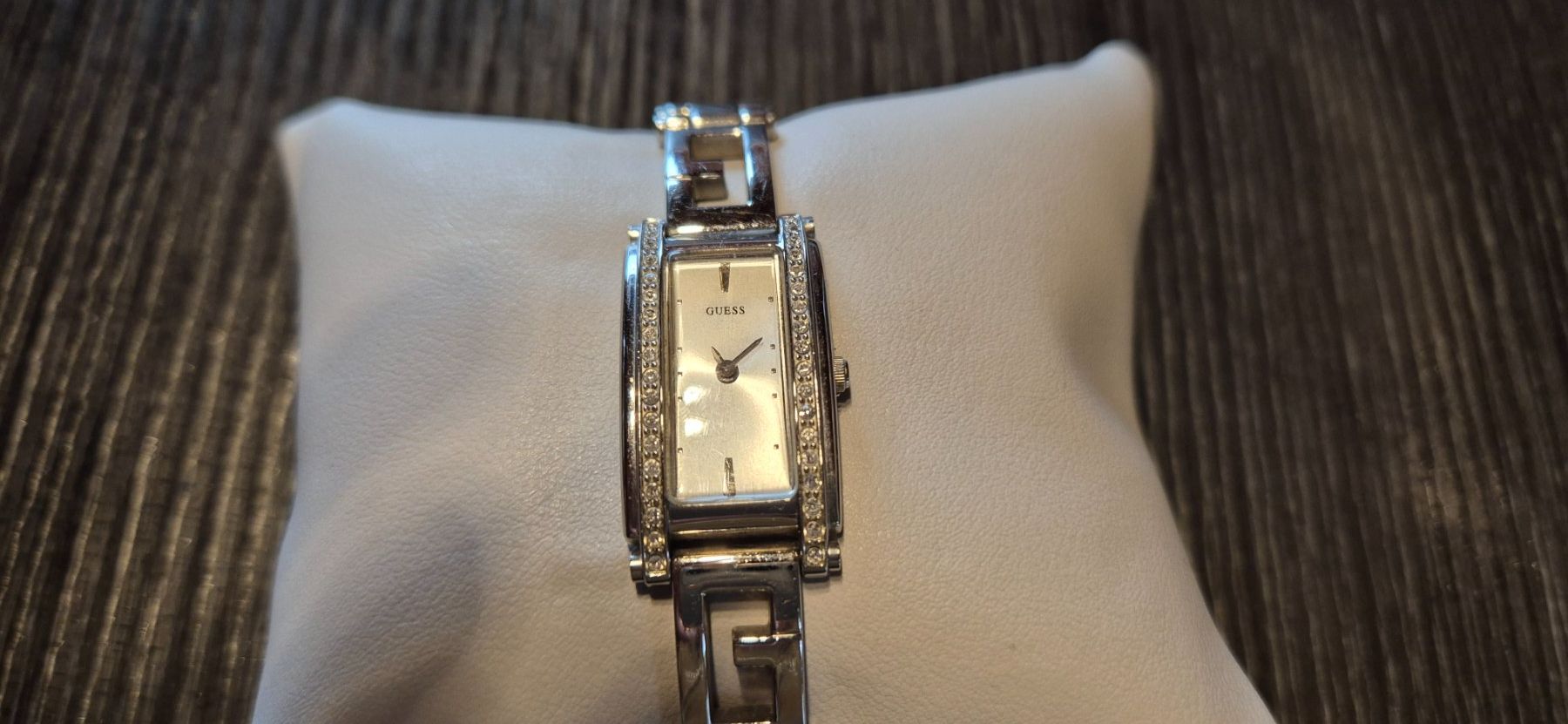 Guess Montres: Montre Guess – D'occasion à Troistorrents par ell_6fws 1