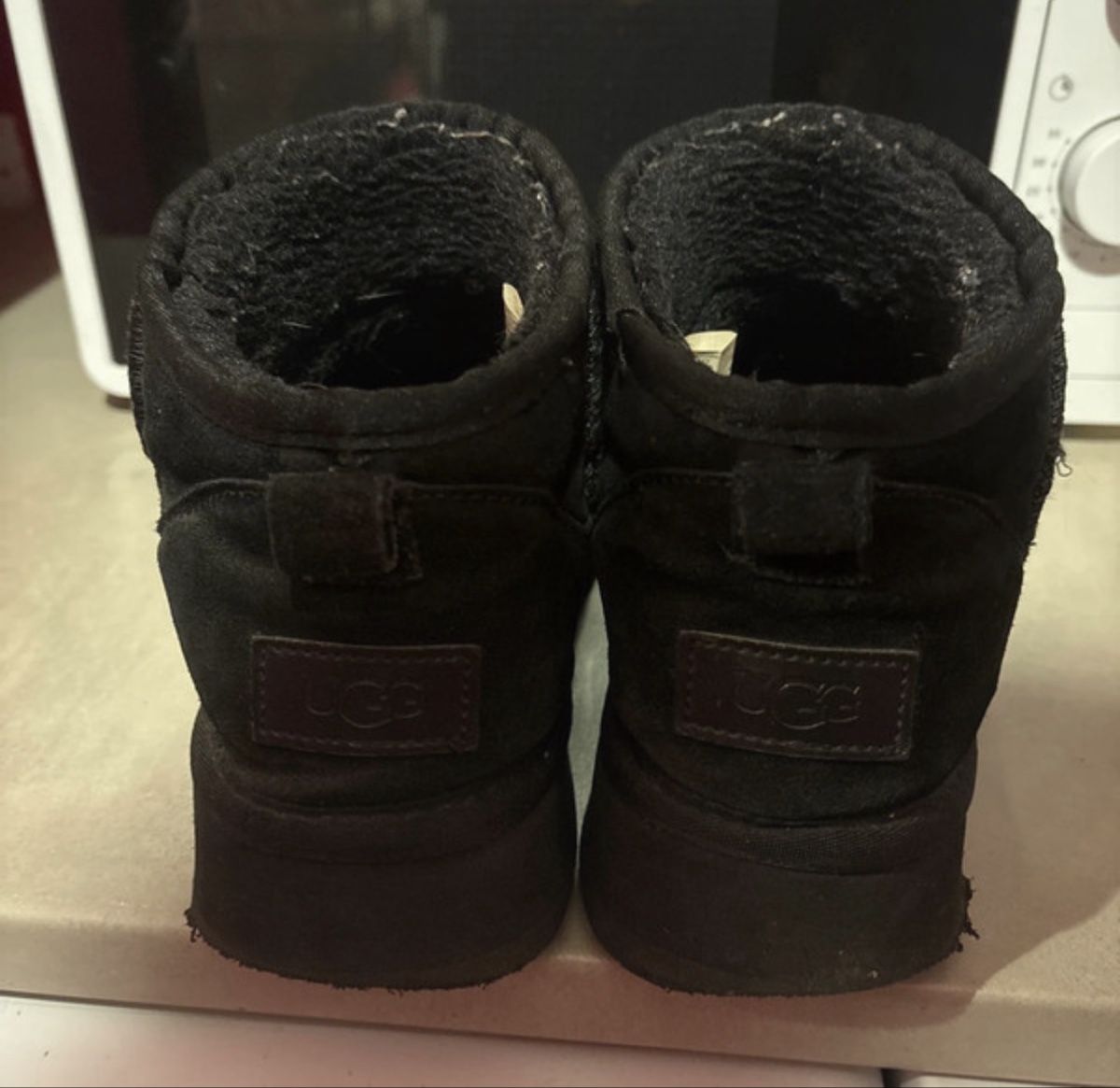 Ugg Scarpe da donna: Bottines UGG à plate-forme noires fourrées, occasion – Usato da Troistorrents venduto da Marie_anna_vs 1